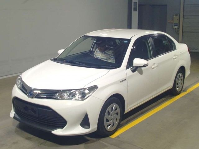 12678 Toyota Corolla axio NKE165 2018 г. (TAA Yokohama)